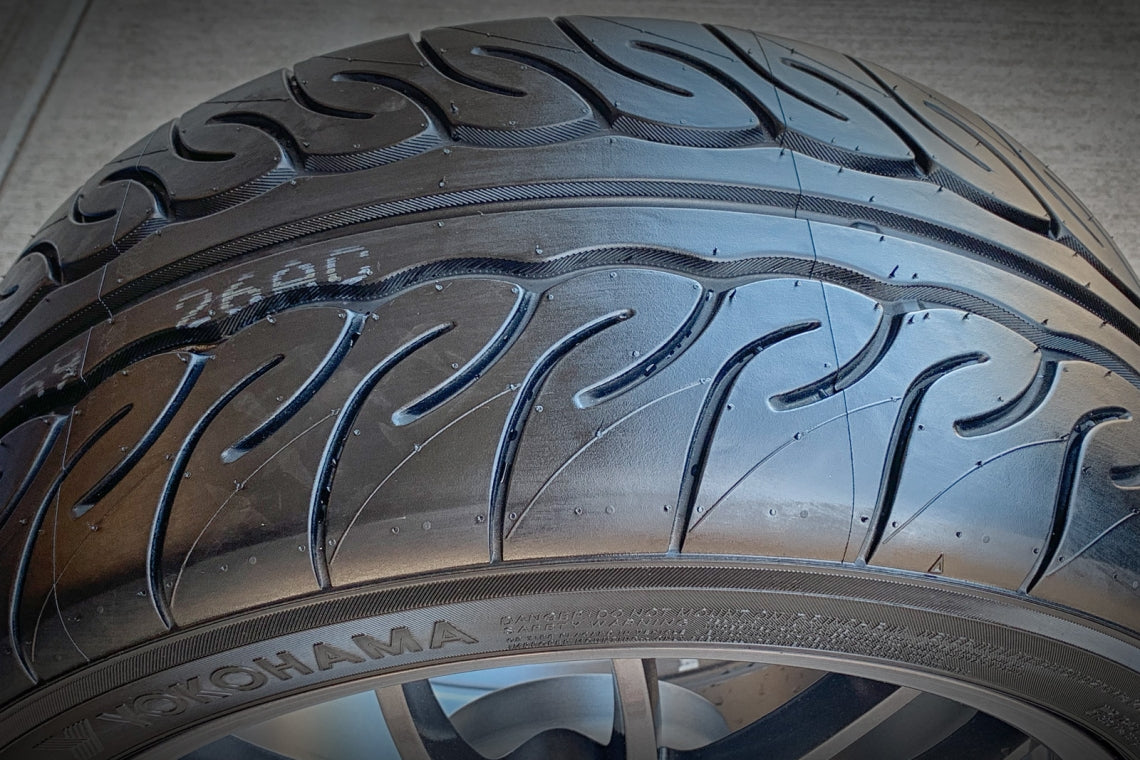 Llantas Yokohama Neova AD08R  alto rendimiento Treadwear 200